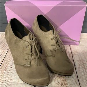 NIB Xappeal suede booties size 7